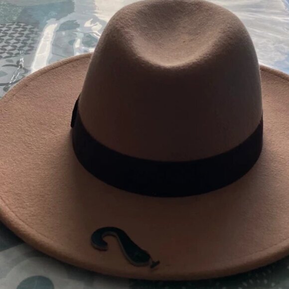 Chapeau en laine marron avec ruban noir - Brown Wool Hat with Black Ribbon - Picture 4 of 8